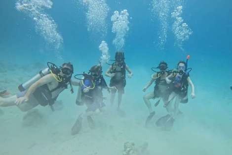 Review img # 1 of the yacht AEOLUS 77