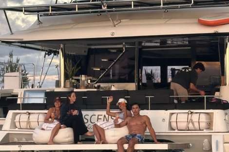 Review img # 15 of the yacht ASCENSION