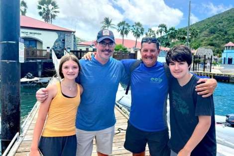 Review img # 3 of the yacht BEYOND STARDUST