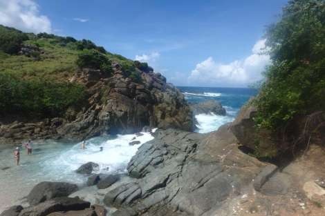 Review img # 40 of the yacht DEVINE SAILING