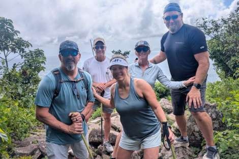 Review img # 3 of the yacht DRAGONFLY