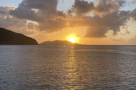 Review img # 16 of the yacht FOXY LADY