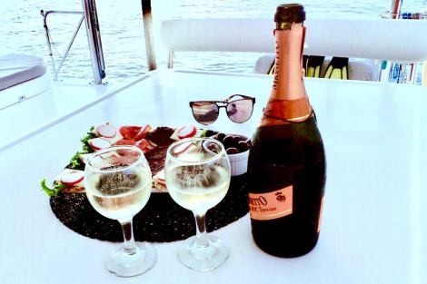 Review img # 88 of the yacht Groovy