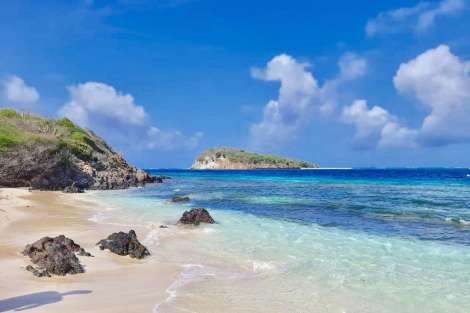 Review img # 38 of the yacht Groovy