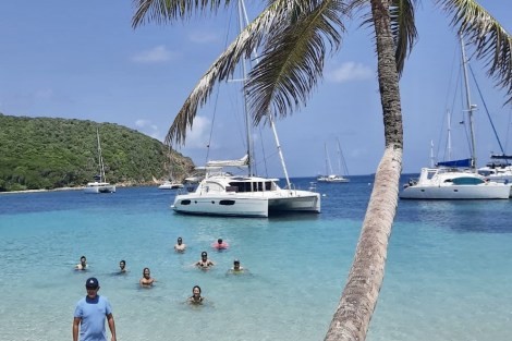 Review img # 14 of the yacht Groovy