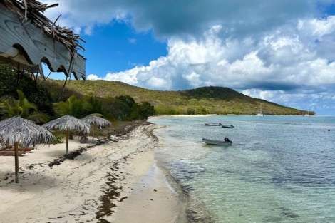 Review img # 8 of the yacht Groovy