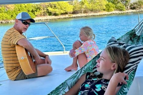 Review img # 4 of the yacht Groovy