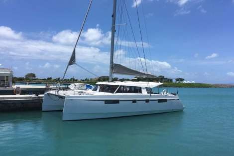 Review img # 22 of the yacht ILLUSION