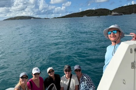 Review img # 3 of the yacht ISLAND KISSES