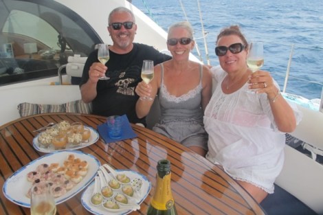 Review img # 72 of the yacht ISOLABLUE