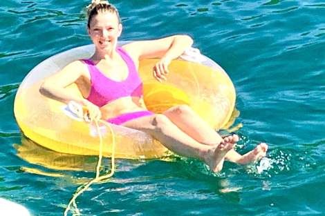 Review img # 115 of the yacht ISOLABLUE