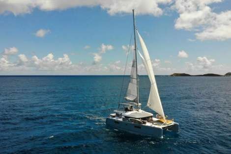 Review img # 93 of the yacht LIQUID ZEN