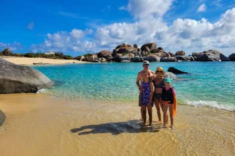 Review img # 10 of the yacht LIQUID ZEN