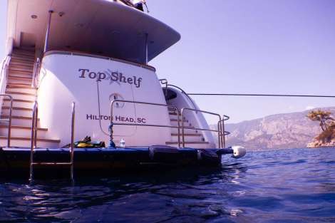 Review img # 34 of the yacht TOP SHELF