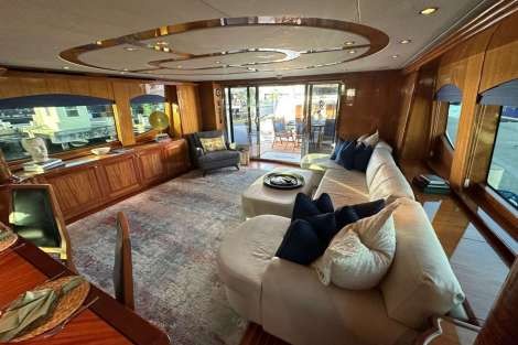 Review img # 2 of the yacht TOP SHELF